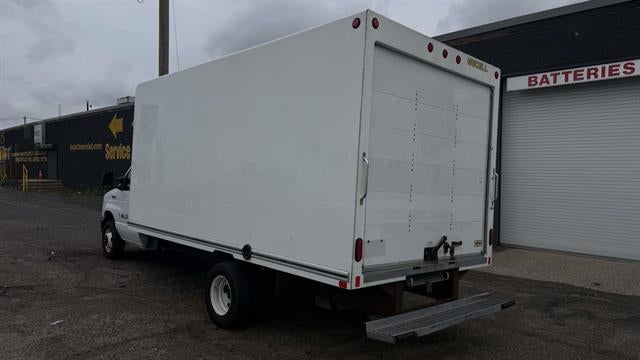 2024 Ford E-Series Cutaway E-450 SD