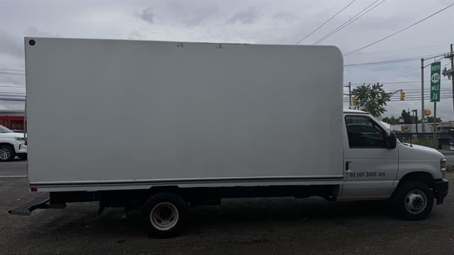 2024 Ford E-Series Cutaway E-450 SD