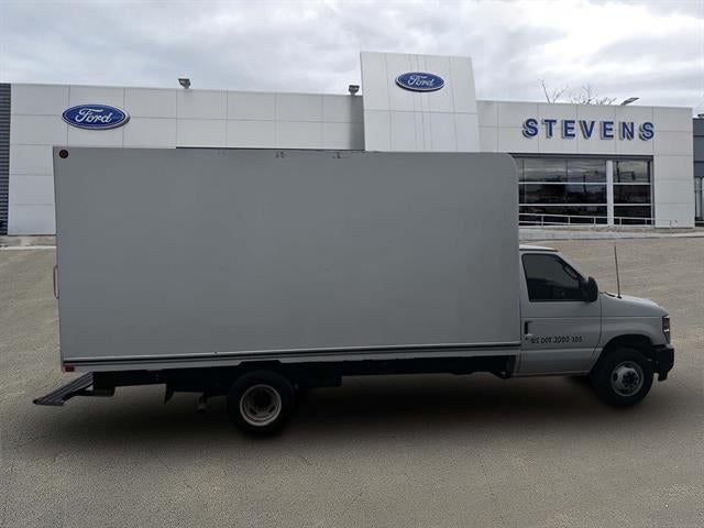 2024 Ford E-Series Cutaway E-450 SD