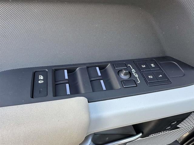 2023 Land Rover Defender 130 SE