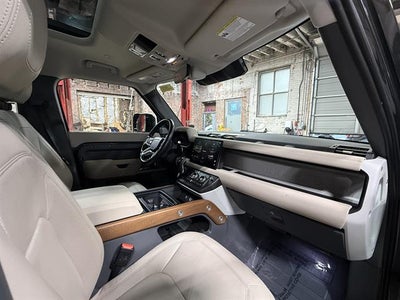 2023 Land Rover Defender 130 SE
