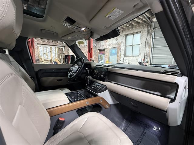 2023 Land Rover Defender 130 SE