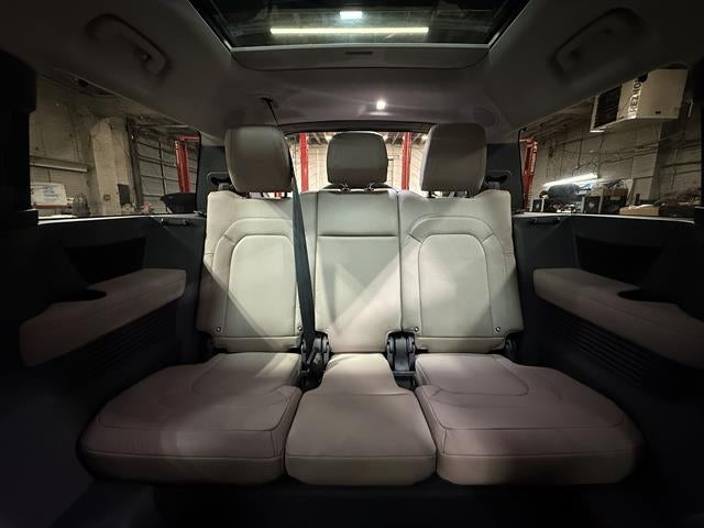 2023 Land Rover Defender 130 SE