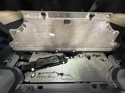 2023 Land Rover Defender 130 SE