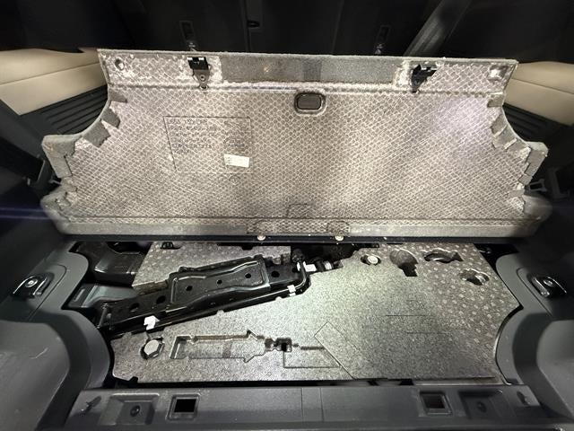 2023 Land Rover Defender 130 SE