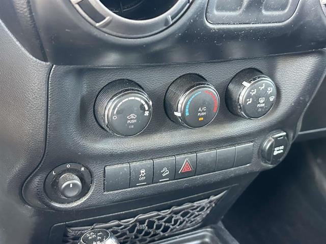 2013 Jeep WRANGLER 4x4 Sport 2dr SUV