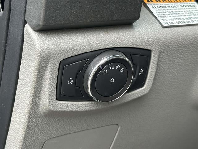 2017 Ford Super Duty F-550 DRW 4X4 4dr Crew Cab 179.8-203.8 in. WB