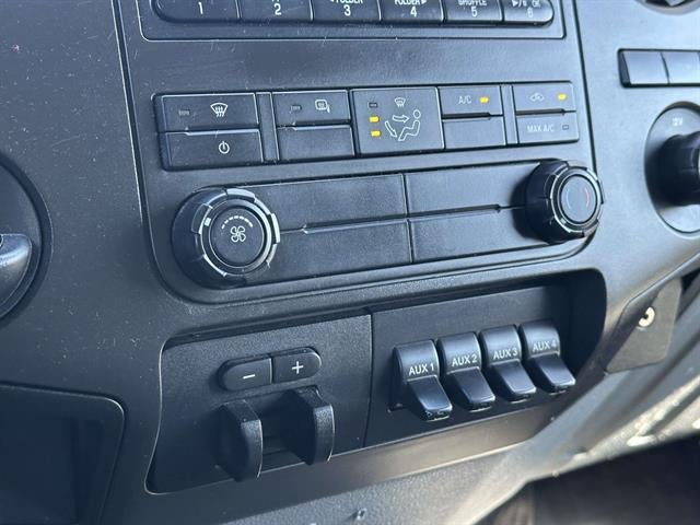 2014 Ford Super Duty F-550 DRW 4X4 2dr Regular Cab 140.8-200.8 in. WB