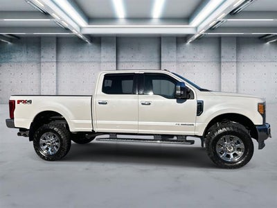 2017 Ford Super Duty F-350 SRW Lariat
