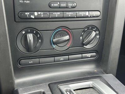 2006 Ford Mustang V6 Deluxe