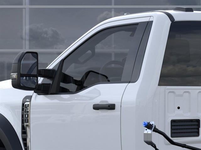 2025 Ford Super Duty F-600 DRW XL