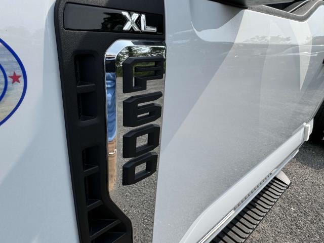 2025 Ford Super Duty F-600 DRW XL