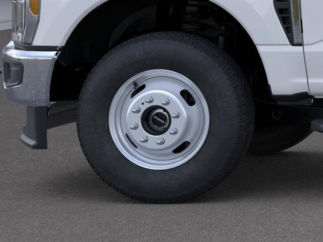 2026 Ford Super Duty F-350 DRW XL 4WD Reg Cab 169" WB 84" CA