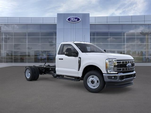 2026 Ford Super Duty F-350 DRW XL 4WD Reg Cab 169" WB 84" CA