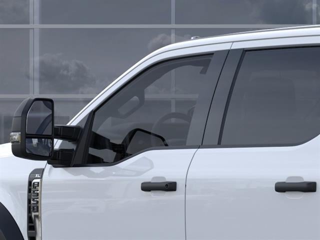 2026 Ford Super Duty F-550 DRW 4WD CREW