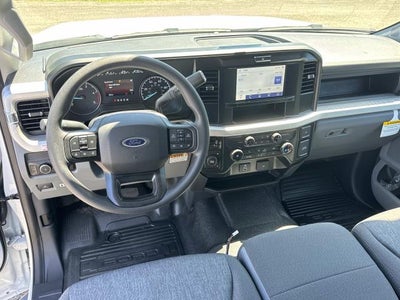 2026 Ford Super Duty F-550 DRW 4WD CREW