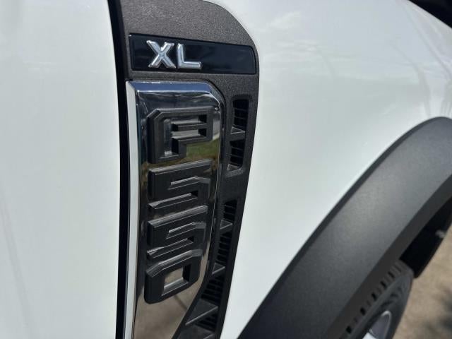 2026 Ford Super Duty F-550 DRW SuperCab w/ 11ft Mason Dump