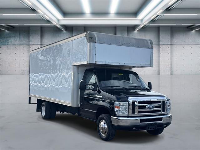 2016 Ford Econoline Commercial Cutaway E-450 SD 2dr BOX TRUCK