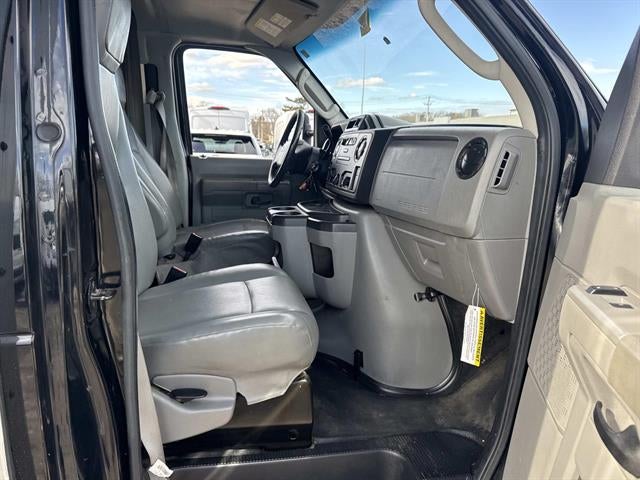 2016 Ford Econoline Commercial Cutaway E-450 SD 2dr BOX TRUCK