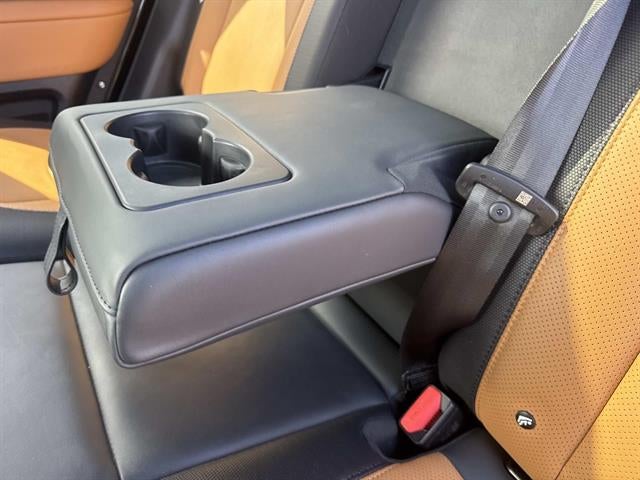 2024 Land Rover Defender 110 P400 X-Dynamic SE